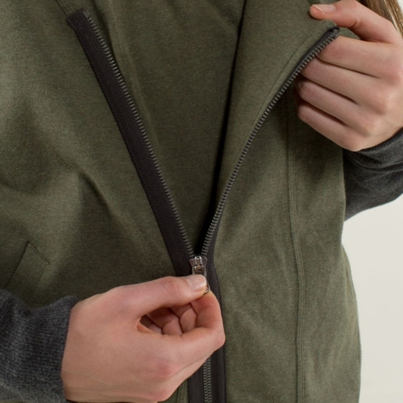 Lululemon Mula Bundle Wrap - Picture 2 of 11